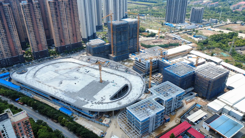 实拍进度｜光谷四高建设尾声！武汉最大架空操场配套高中来了